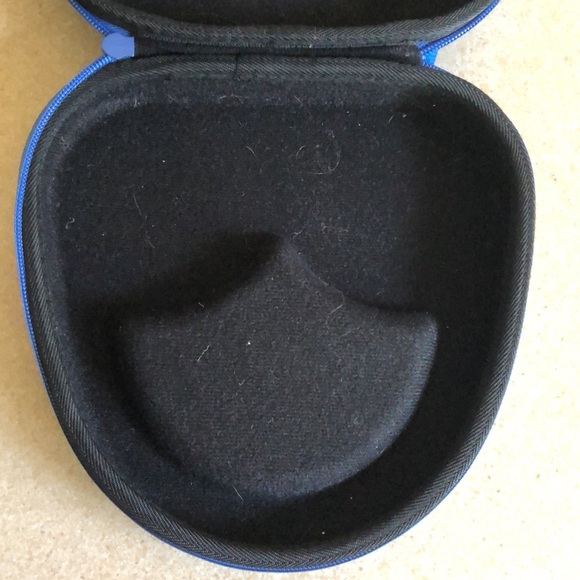 Hard Shell Headphone Travel Carrying Case - Picture 10 of 16